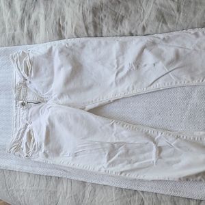 White levi jeans